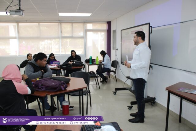 📚✨ Maratón de Lectura por el Día Internacional de la Lengua Materna ✨📚

En el marco del Día Internacional de la Lengua Materna, nuestra comunidad universitaria se sumó al Maratón de Lectura promovido por la Secretaría de Educación Pública, a través de la Estrategia Nacional de Lectura, reafirmando el compromiso con la promoción de la diversidad lingüística y el fortalecimiento de nuestras raíces culturales.

Durante esta significativa actividad, estudiantes de la carrera de Ingeniería en Tecnologías de la Información e Innovación Digital, del grupo TIID2-2, participaron activamente pasando al frente para realizar lecturas en voz alta, compartiendo textos en español y en diversas lenguas indígenas como Náhuatl, Ch’ol, Tutunakú, Pa ipai y Tu’un savi (Mixteco), entre otras.

El taller estuvo presidido por el M.T.I. Javier Irak Ahumada Alvarado, contando con el valioso apoyo de la M.C. María Alejandra Zamudio Aguilasocho, quienes impulsaron este espacio de aprendizaje, inclusión y respeto por nuestras lenguas originarias.

Este ejercicio no solo fomentó el hábito de la lectura, sino que también permitió reconocer la riqueza cultural y lingüística que forma parte de nuestra identidad como nación.

Agradecemos la entusiasta participación de nuestros estudiantes, quienes demostraron que la lectura es un puente que une culturas, generaciones y conocimientos.

#DíaInternacionalDeLaLenguaMaterna
#MiLenguaMiRaíz
#MaratonesPorLaLectura
#SomosUPVE
#PorElDesarrolloYLaGrandeza
#SomosDelfinesUPVE