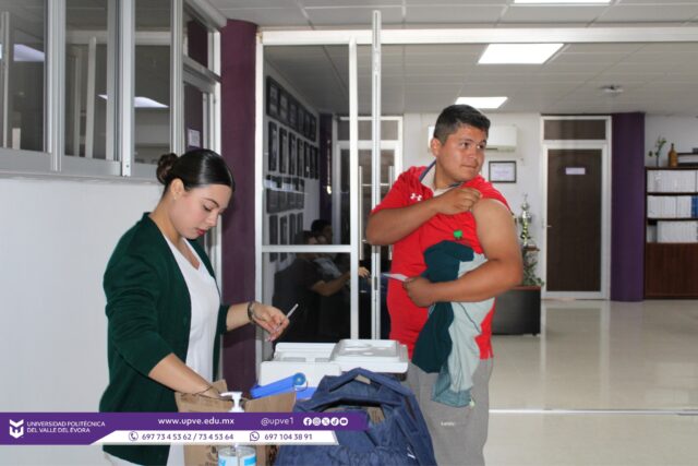 Hoy se llevó a cabo una campaña de vacunación contra el sarampión en las instalaciones de la Universidad Politécnica del Valle del Évora (UPVE), con el objetivo de promover la prevención y el cuidado de la salud dentro de la comunidad universitaria.

La jornada contó con la valiosa participación del personal del IMSS de la comunidad de La Reforma, Angostura, quienes brindaron una excelente atención a todas las personas que acudieron a recibir su vacuna.

Estudiantes, así como personal docente, administrativo y directivo de la universidad, se sumaron a esta importante iniciativa de salud, reforzando el compromiso de la UPVE con el bienestar y la prevención de enfermedades entre su comunidad.

#SomosUPVE
#PorElDesarrolloYLaGrandeza
#SomosDelfinesUPVE