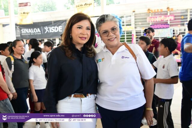 🥋 UPVE Impacta en Recoveco con Exhibición de Karate en la Feria Deportiva “Sinaloa Semillero de Campeones”. 💜🐬

En un esfuerzo conjunto por fortalecer el tejido social y promover el deporte desde las bases, la Universidad Politécnica del Valle del Évora (UPVE) tuvo una destacada participación en la Feria Deportiva “Sinaloa Semillero de Campeones”. El evento, celebrado en la Escuela Primaria "Ignacio Allende", reunió a diversas instituciones bajo una visión transversal: formar no solo atletas, sino ciudadanos con valores.

La Dra. Imelda Zayas Barreras, rectora de la UPVE, acompañó esta jornada de vinculación, reafirmando que la universidad es una aliada estratégica en la atención integral de la niñez y juventud sinaloense.

La feria contó con la presencia de autoridades clave que impulsan el programa estatal de deporte y prevención:
Lic. Gloria Himelda Félix Niebla: Titular de la SEPyC.
Dr. Armando Camacho Aguilar: Director General del ISDE.
Dra. Imelda Zayas Barreras: Rectora de la UPVE.

Directoras y directores de los diferentes niveles académicos.
Este encuentro permitió mostrar a madres, padres de familia y estudiantes de nivel básico el trabajo coordinado entre dependencias para ofrecer un enfoque preventivo, humano y profesional a través de la actividad física.

Marcialidad y Disciplina: Delfines en Acción. El momento cumbre de la participación universitaria fue la exhibición del equipo representativo de Karate de la UPVE. Las y los jóvenes atletas dieron una muestra de maestría técnica que cautivó a los asistentes:

▪️ Kata: Una demostración de formas que reflejó la concentración y precisión que se cultiva en la Politécnica.
▪️ Combate (Kumite): Una exhibición de agilidad y respeto, pilares fundamentales de las artes marciales.

La feria no solo fue una vitrina para el talento de la UPVE, sino un punto de encuentro para estudiantes de primaria, secundaria y bachillerato, quienes pudieron interactuar con las y los atletas universitarios, viendo en ellos un modelo a seguir para su futuro académico y deportivo.

#SEPyC
#ISDE
#SomosUPVE
#PorElDesarrolloYLaGrandeza
#SomosDelfinesUPVE