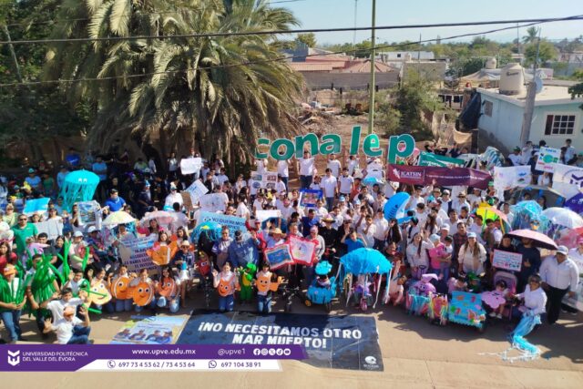 🌿 Marcha de Semana Santa por el cuidado del medio ambiente 🌊
El pasado jueves 26 de marzo, estudiantes de la carrera de Ingeniería en Manejo de Recursos Naturales, en conjunto con personal docente de la UPVE, participaron en la “Marcha de Semana Santa” realizada en el Puerto La Reforma, una iniciativa impulsada por la Sociedad de Acción de Sinaloa (SUCEDE A.C.).
Esta actividad tuvo como principal objetivo concientizar a la población sobre la importancia de respetar, conservar y cuidar nuestro medio ambiente, especialmente en estas fechas donde la afluencia de visitantes aumenta en nuestras áreas naturales.
Durante la marcha, se promovió el compromiso de mantener limpia y protegida nuestra Bahía, haciendo un llamado a la ciudadanía para sumarse a estas acciones que contribuyen al bienestar de nuestro entorno y de las futuras generaciones.
En la UPVE reafirmamos nuestro compromiso con la formación de profesionistas responsables y conscientes, que contribuyan al desarrollo sostenible de nuestra comunidad. 🌱✨
@sucedeac
#SomosUPVE
#PorElDesarrolloYLaGrandeza
#SomosDelfinesUPVE