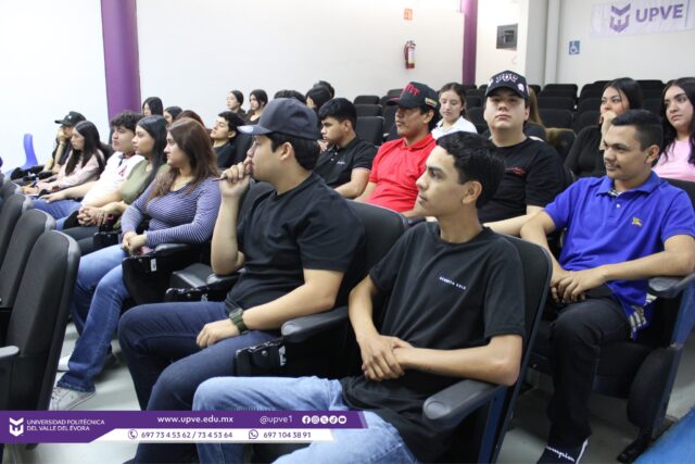 💡Conferencia sobre Patentes y Marcas 💻

Como parte de las actividades académicas complementarias, estudiantes de la Licenciatura en Administración de los grupos AD2-1 y AD2-2 participaron en la conferencia virtual titulada “Patentes y marcas”, impartida por el Lic. Brian Erasmo Millán Araujo, Jefe del Departamento de Innovación Empresarial de la Secretaría de Economía del Estado de Sinaloa.

Esta enriquecedora sesión se llevó a cabo mediante videoconferencia, permitiendo a las y los estudiantes conocer de primera mano la importancia de la protección de la propiedad intelectual, así como los procesos y beneficios relacionados con el registro de patentes y marcas en el ámbito empresarial.

La actividad se desarrolló como parte de la materia de “Derecho Corporativo”, impartida por el Mtro. Pazcacio Alejandro Rivera Parra, fortaleciendo los conocimientos teóricos adquiridos en clase y brindando herramientas clave para el desarrollo profesional de las y los futuros licenciados en Administración.

#SomosUPVE
#PorElDesarrolloYLaGrandeza
#SomosDelfinesUPVE