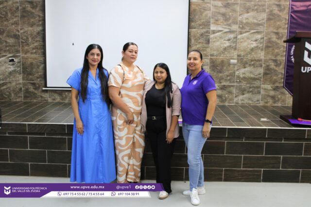 Esta mañana, en punto de las 11:00 a.m., se llevó a cabo en el auditorio de la UPVE una valiosa conferencia sobre el tema del autismo, presidida por la M.C. Karen Rubio Gastélum, en conmemoración al Día Mundial de Concienciación sobre el Autismo.

Durante este espacio, se contó con la participación de las mamás de infantes con autismo, Lic. Liliana Rochín Díaz, Ing. Ana Paola García Osuna, Lic. Zulema Espinoza Castro y Mtra. Adriana Lizbeth Sánchez Espinoza, quienes compartieron de manera emotiva sus testimonios sobre cómo esta condición llegó a sus vidas, así como los retos y desafíos que enfrentan día a día en la sociedad. A través de sus experiencias, se destacó la importancia de generar mayor conciencia, recordando que el autismo es más común de lo que imaginamos y que es fundamental promover la aceptación y la inclusión.

Asimismo, se abordaron aspectos relevantes como algunos signos y características del autismo —como el aleteo de manos, caminar de puntitas, giros o patrones específicos de juego—, así como la diversidad en los niveles de apoyo que requieren las personas dentro del espectro. Se enfatizó que no existe una causa única del autismo, y que cada persona percibe y experimenta el mundo de manera distinta, resaltando la importancia de motivar y reconocer sus capacidades.

El evento contó con la asistencia de estudiantes y personal docente de la universidad, quienes participaron como audiencia en este importante espacio de reflexión y aprendizaje.
💙 Sigamos construyendo una comunidad más informada, empática e incluyente.

#DíaMundialDeConcienciaciónSobreElAutismo
#DíaMundialDelAutismo
#MenosJuiciosMásApoyos
#SomosUPVE
#PorElDesarrolloYLaGrandeza
#SomosDelfinesUPVE