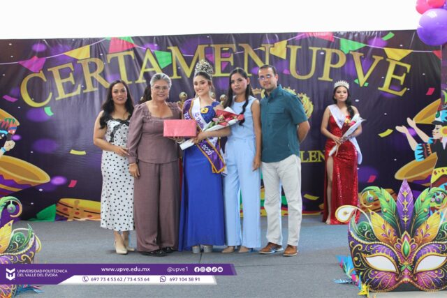 ✨👑 Elegancia, talento y esencia en el gran evento de Gala UPVE 2026 👑✨

La última etapa del Certamen UPVE 2026 se vivió con gran emoción durante la esperada presentación de Gala, donde nuestras candidatas y candidatos deslumbraron en la pasarela con espectaculares atuendos elegantes, reflejando porte, seguridad y estilo.

Más allá de la imagen, cada participante demostró su talento e inteligencia al responder una pregunta sorteada, dejando ver su preparación, valores y forma de pensar ante el público, consolidando así una participación integral llena de autenticidad.

✨ Felicitamos a todas y todos los participantes por dar lo mejor de sí en este inolvidable evento. Extendemos también un sincero agradecimiento al jurado calificador por su valiosa labor, compromiso y profesionalismo durante la evaluación.

🙌 Gracias a toda la comunidad universitaria por su entusiasmo y presencia, haciendo posible este gran evento que celebra el orgullo de ser UPVE.💜🐬

#SemanaEstudiantilUPVE2026
#SomosUPVE
#PorElDesarrolloYLaGrandeza
#SomosDelfinesUPVE