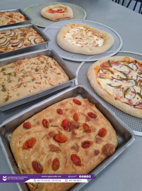 🍞 ¡Sabor y tradición europea en la cocina! 👨🏻‍🍳✨

El día de hoy 12 de mayo, estudiantes del grupo de Gastronomía llevaron a cabo una práctica en la materia de Panadería, impartida por el profesor Daniel Martín Silverio Rubio.

Durante la actividad, elaboraron deliciosas especialidades de la Panadería Europea, poniendo en práctica sus habilidades y técnicas culinarias en la preparación de:
🔸 Focaccia
🔸 Pizza Napolitana

Estas experiencias fortalecen su formación profesional, fomentando la creatividad, el trabajo en equipo y el aprendizaje práctico dentro de la cocina.

#SomosUPVE
#PorElDesarrolloYLaGrandeza
#SomosDelfinesUPVE