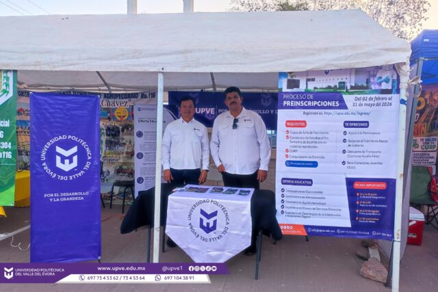La Universidad Politécnica del Valle del Évora tuvo una destacada participación en las Fiestas Patronales de la comunidad de Palmitas, Angostura, los días 15 y 16 de mayo, a través de un stand informativo coordinado por el Departamento de Vinculación.
Durante esta actividad, se brindó información a las y los asistentes sobre la oferta educativa, los beneficios y oportunidades que ofrece la UPVE, reafirmando el compromiso de nuestra universidad con la promoción de una educación de calidad y el acercamiento con la sociedad.
En representación de la universidad participaron el M.C. Pazcacio Alejandro Rivera Parra, Secretario de Vinculación; el M.C. Jesús Clever Alamilla Hernández, Jefe de Departamento de Vinculación, Estancias y Estadías; y la Lic. Cinthia Nayeli Sánchez Burgos, Asistente del Secretario de Vinculación, quienes atendieron y orientaron a jóvenes y familias interesadas en formar parte de la comunidad universitaria.
Agradecemos a todas las personas que visitaron nuestro stand y conocieron más sobre las oportunidades académicas que ofrece la UPVE.
#SomosUPVE
#PorElDesarrolloYLaGrandeza
#SomosDelfinesUPVE