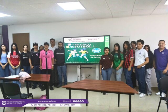 Este 22 de mayo, estudiantes de la UPVE participaron con en la Jornada Nacional “Maratón por la Lectura”, una iniciativa impulsada por el IMJUVE y la Secretaría de Educación Pública (SEP), enfocada en promover la Paz, la Cultura y el Fútbol a través de la lectura.

Durante esta actividad, las y los jóvenes disfrutaron de aprendizaje, reflexión y convivencia, fortaleciendo el hábito de la lectura y el intercambio de ideas en un ambiente dinámico y participativo. La actividad estuvo a cargo del M.C. Pazcacio Alejandro Rivera Parra, y presidida por el M.C. Javier Irack Ahumada Alvarado.

#JóvenesTransformandoMéxico
#MaratónPorLaLectura
#SomosUPVE
#PorElDesarrolloYLaGrandeza
#SomosDelfinesUPVE