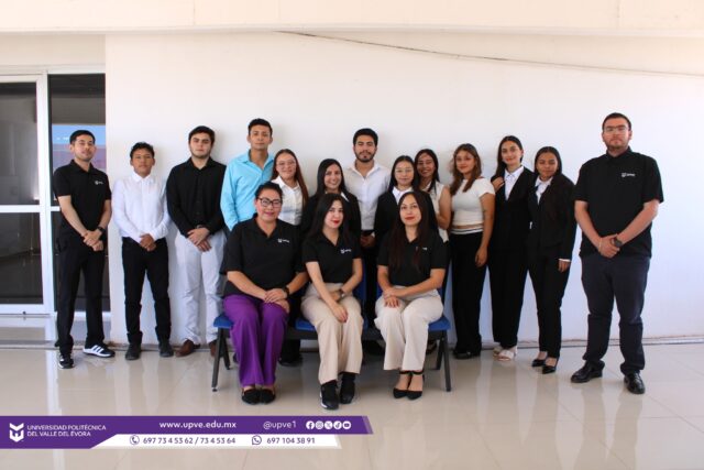 🌟 Talento y emprendimiento UPVE 🌟

Cinco equipos de estudiantes de la Licenciatura en Administración y Gestión Empresarial de la UPVE participaron en la XX Expo Regional Emprendedora 2026, realizada en modalidad virtual con sede en la Universidad Autónoma de Sinaloa, FCEA Guasave.

Las y los estudiantes presentaron proyectos elaborados con materia prima de la región, demostrando creatividad, innovación y compromiso con el desarrollo de su entorno.

La participación contó con la asesoría del personal docente: 
-M.C. Karen Rubio Gastelum, 
-M.C. Felipe de Jesús López Cortés, 
-M.C. Zaira Paulina Félix Murillo, 
-M.C. Kitzia Samari Arce Ávila 
-M.C. Alan Saúl Pérez Aguirre.

Felicitamos a nuestras y nuestros estudiantes y docentes por representar con orgullo a la UPVE.

#ANFECA
#SomosUPVE
#PorElDesarrolloYLaGrandeza
#SomosDelfinesUPVE