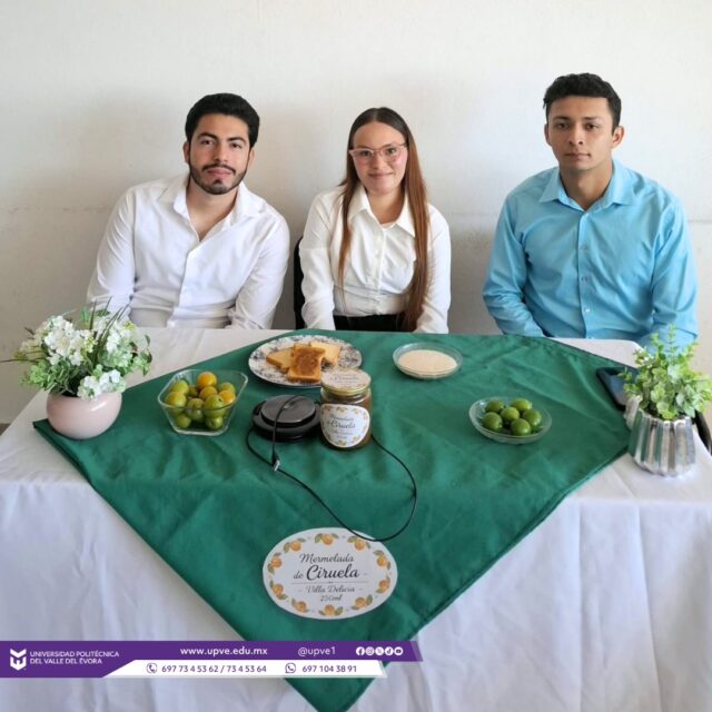 🌟 Emprendimiento, innovación y talento estudiantil 🌟

La Universidad Politécnica del Valle de Évora reconoce la destacada participación de cinco equipos integrados por estudiantes de la Licenciatura en Administración y Gestión Empresarial en la XX Expo Regional Emprendedora, realizada en modalidad virtual el día de hoy 2 de junio del 2026, con sede en la Universidad Autónoma de Sinaloa, FCEA Guasave.

Durante este importante encuentro académico, las y los estudiantes presentaron proyectos emprendedores desarrollados a partir de materia prima de la región, demostrando su creatividad, compromiso y visión para generar propuestas innovadoras con impacto en su entorno.

Este logro fue posible gracias al acompañamiento y asesoría del personal docente de la UPVE: 
▪️M.C. Karen Rubio Gastelum
▪️M.C. Kitzia Samari Arce Ávila
▪️M.C. Felipe de Jesús López Cortés
▪️M.C. Zaira Paulina Félix Murillo
▪️M.C. Alan Saúl Pérez Aguirre
quienes guiaron a los equipos en el desarrollo, fortalecimiento y presentación de sus proyectos.
Proyectos presentados:

✅ Mermelada de ciruela “VILLA DELICIA”
Categoría: Impacto social
Participantes:
-Brayan Sillas Castro
-José Miguel Castro Salazar
-Cristel Yohana Villa Valenzuela 

✅ Gomitas de nopal “DAYEME”
Categoría: Tradicional
Participantes:
-Emelis Aisly Guadalupe Castro Cárdenas
-Dayana Yulepsy Ruiz Álvarez

✅ Mermelada de mango “MANGO DELIGHT”
Categoría: Impacto social
Participantes:
-Ana Cristina Esquerra Medina
-Berlaine López Cervantes

✅ Nieve a base de garbanzo “NIEVES EL VALLE”
Categoría: Tradicional
Participantes:
-Raúl Lorenzo Olivas López
-Héctor González Martínez

✅ Snacks de garbanzo “GARBAN-SNACKS” 🏆
Categoría: Tradicional
Participantes:
-Mariana Estefanía Barraza Rojas
-Kitzel Guadalupe López Verdugo
Siendo este ultimo proyecto ganador del tercer lugar en categoría "Tradicional" 🏆

Felicitamos a nuestras y nuestros estudiantes por representar con orgullo a la UPVE, fortaleciendo la cultura emprendedora y poniendo en alto el talento universitario.

#ANFECA
#SomosUPVE
#PorElDesarrolloYLaGrandeza
#SomosDelfinesUPVE