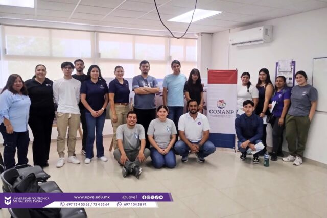🌿 Conociendo y protegiendo la riqueza natural de Sinaloa 🐦🌱
Como parte de las acciones de fortalecimiento académico y conciencia ambiental, estudiantes de los grupos MRN6-1, MRN9-1, AB3-1 y AB3-2 participaron en una capacitación impartida por personal de la Comisión Nacional de Áreas Naturales Protegidas (CONANP).
Durante la actividad se dieron a conocer las estrategias y acciones que actualmente se realizan para la conservación de la flora y fauna en el estado de Sinaloa, destacando la importancia ecológica de la Bahía Santa María y las especies que habitan este valioso ecosistema.
La capacitación fue organizada por el M.C. Luis Esteban Soto Moreno, promoviendo entre las y los estudiantes el compromiso con la protección de los recursos naturales y la preservación de la biodiversidad.
#SomosUPVE
#PorElDesarrolloYLaGrandeza
#SomosDelfinesUPVE
