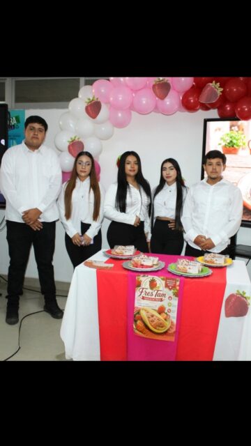 🌾🐄🍓 ¡Innovación que transforma el campo! 🧑‍🔬✨

Estudiantes de Ingeniería en Agrotecnología, grupo AT9-1, presentaron sus prototipos agroindustriales en la UPVE, demostrando sus conocimientos en la transformación de productos derivados de frutas, hortalizas, cereales, carnes y lácteos.

Proyectos que combinan innovación, calidad, inocuidad y buenas prácticas para llevar productos del campo hasta el consumidor.

#SomosUPVE
#PorElDesarrolloYLaGrandeza
#SomosDelfinesUPVE