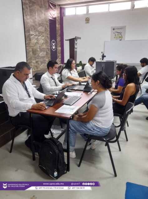 ✍️ ¡El SAT más cerca de nuestra comunidad estudiantil!
Con el objetivo de facilitar y acercar los servicios a nuestra comunidad universitaria, recibimos en las instalaciones de nuestra Universidad una Unidad Móvil integrado por personal del Servicio de Administración Tributaria (SAT).
Durante esta visita, las y los estudiantes realizaron diversos trámites y servicios, como registros, actualización de datos, renovación de firma electrónica (e.firma), entre otros.
Continuamos trabajando para brindar herramientas y servicios que contribuyan al desarrollo integral de nuestras y nuestros estudiantes. 🤝
#SomosUPVE
#PorElDesarrolloYLaGrandeza
#SomosDelfinesUPVE