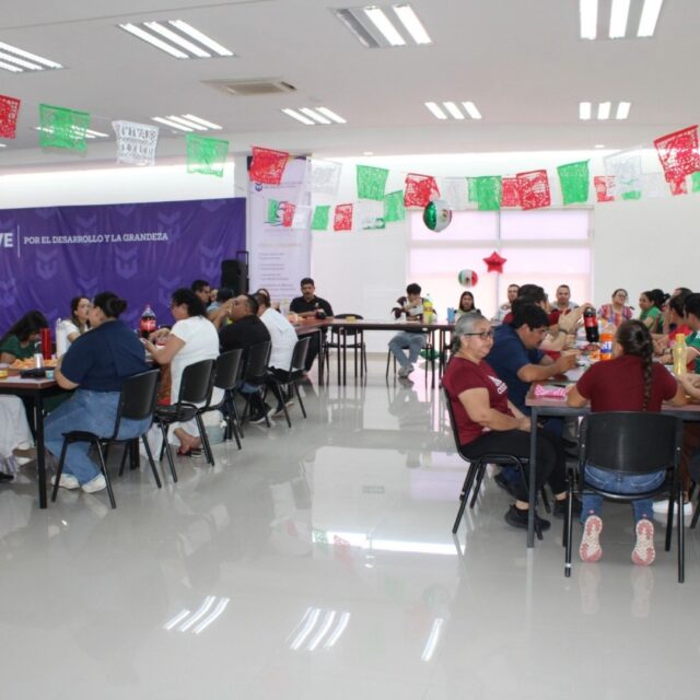 🎉 ¡Así celebramos nuestras tradiciones en la UPVE!
Este 15 de septiembre, nuestro personal UPVE se reunió en el Centro de Información para disfrutar de un agradable convivio.💜
🥣 Y como buenos mexicanos… ¡disfrutamos de un delicioso pozole para celebrar nuestras raíces y el orgullo de ser mexicanos!
❤️🤍💚 ¡Viva México! 🎉
#VivaMéxico
#IndependenciaDeMéxico
#SomosUPVE
#PorElDesarrolloYLaGrandeza
#SomosDelfinesUPVE