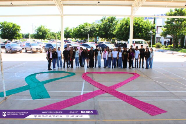 🎗️ UPVE PROMUEVE LA PREVENCIÓN Y DETECCIÓN OPORTUNA DEL CÁNCER DE MAMA Y CÁNCER CERVICOUTERINO. 🛡️💉
En el marco de las acciones de promoción de la salud, la Universidad Politécnica del Valle del Évora llevó a cabo una conferencia en su auditorio sobre la prevención del cáncer de mama y cáncer cervicouterino, impartida por la Dra. Lidia Guadalupe Castro Angulo y personal de la Jurisdicción Sanitaria No. III de Guamúchil, Sinaloa.
Durante la plática, se abordó la importancia de adoptar estilos de vida saludables, fortalecer el autocuidado y fomentar la responsabilidad en materia de salud. Asimismo, se brindó información sobre el Virus del Papiloma Humano (VPH), su relación con el desarrollo del cáncer cervicouterino y la importancia de la prevención, la vacunación y las revisiones médicas periódicas.
La actividad tuvo como objetivo contribuir a la prevención y detección oportuna de estas enfermedades mediante la difusión de información que permita fortalecer los conocimientos y promover una cultura de cuidado de la salud.
La conferencia fue coordinada por la M.C. Karen Rubio Gastelum, reafirmando el compromiso de la UPVE con el bienestar y la formación integral de su comunidad universitaria.
🩷 "Si tú estás bien, todo está mejor".
#JuntasYJuntosContraElCáncer
#MesRosa
#PrevenciónDelCáncer
#VPH
#SomosUPVE
#PorElDesarrolloYLaGrandeza
#SomosDelfinesUPVE