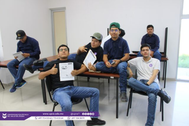 El día de hoy, la Universidad Politécnica del Valle del Évora recibió la visita del módulo móvil del Servicio de Administración Tributaria (SAT) en sus instalaciones, con el objetivo de acercar sus servicios a la comunidad estudiantil y facilitar el acceso a trámites fiscales esenciales.

Durante esta jornada, las y los estudiantes tuvieron la oportunidad de realizar trámites relacionados con el Registro Federal de Contribuyentes (RFC) y la firma electrónica (e.firma), herramientas fundamentales para cumplir con sus obligaciones fiscales y realizar diversos procedimientos administrativos.

Con estas acciones, la UPVE reafirma su compromiso con el bienestar y la formación integral de sus estudiantes, promoviendo el acceso a servicios que contribuyen a su desarrollo académico, profesional y personal.

#SomosUPVE
#PorElDesarrolloYLaGrandeza
#SomosDelfinesUPVE